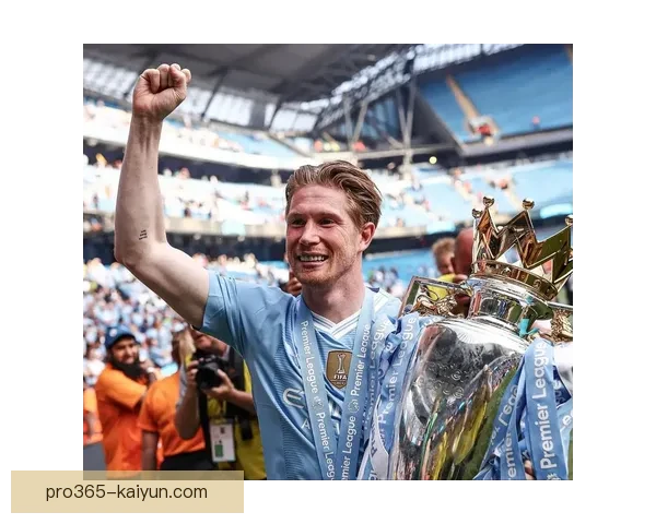 德布劳内穿上那不勒斯10号球衣，吸引球迷热烈讨论与期待