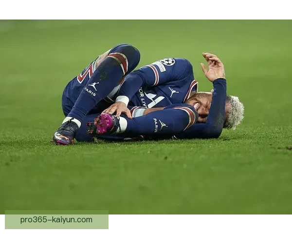 内马尔双脚能力展示引发专家热议，技术水平持续提升